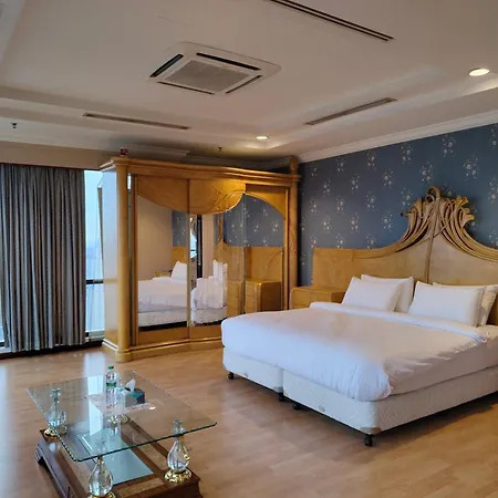 Apartamento Penthouse Duplex With Klcc Views At Berjaya Times Square